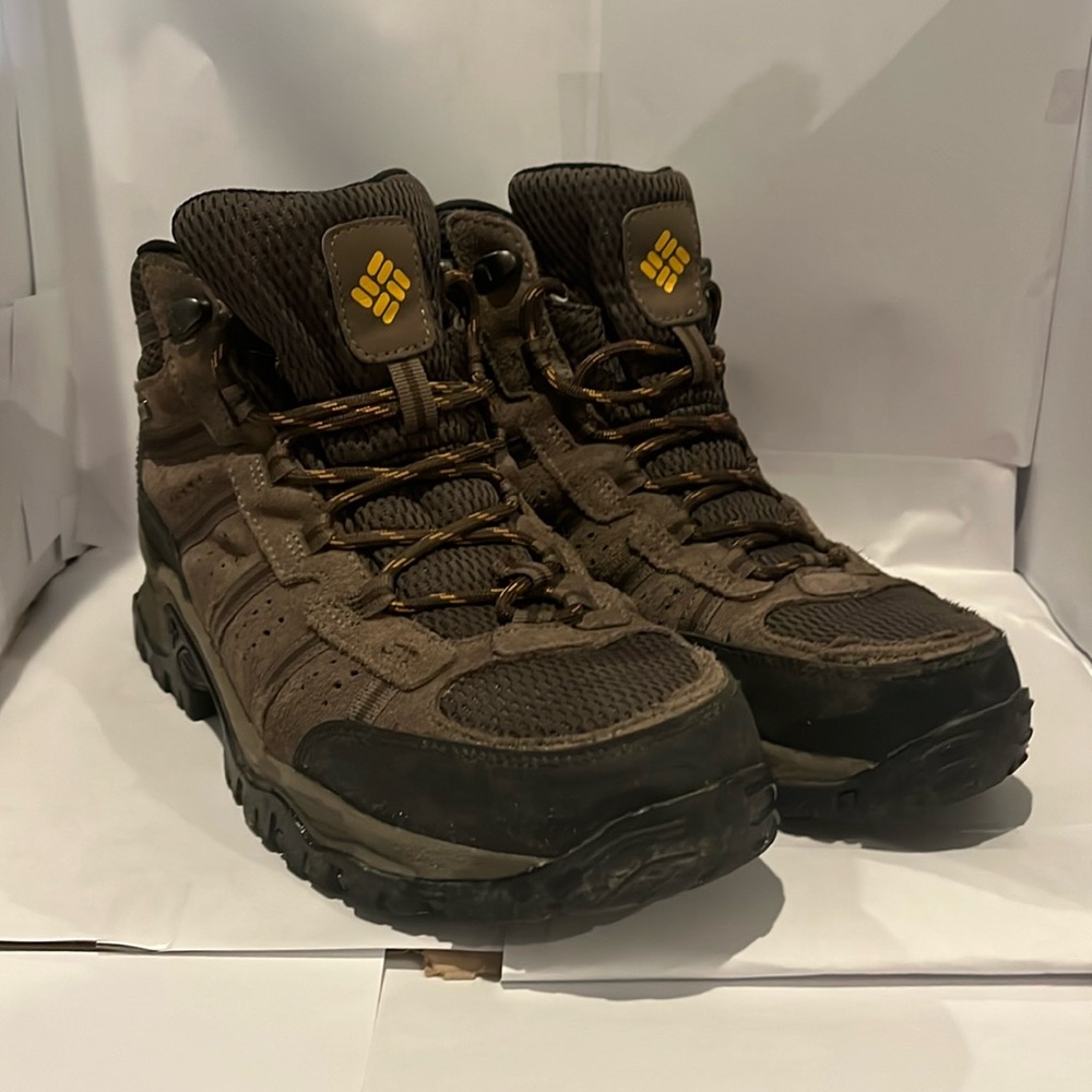 Columbia Men’s Waterproof Hiking Boots (Size-Men’s 9.5)